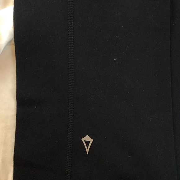 ivivva leggings SIZE 14 KIDS MARKED AS LARGE - Picture 3 of 3